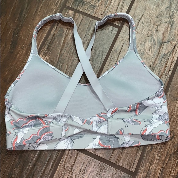 VS LIGHTWEIGHT SPORTS BRA. Medium - Picture 3 of 5